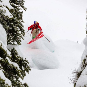 Deep powder and pillow popping with @richardpermin.