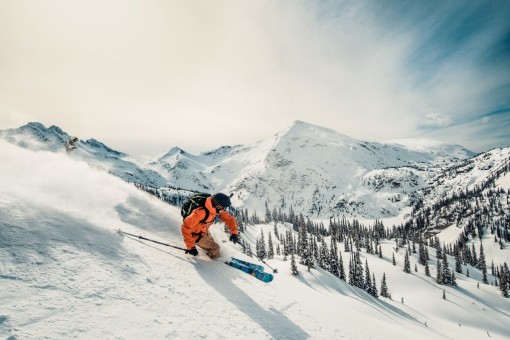 Perfect skiing day at Silvertip lodge